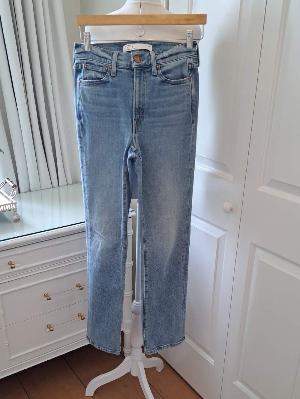 AYR Womens The Classic Sugar Vintage Light Distressed Wash Stretch Jeans 26